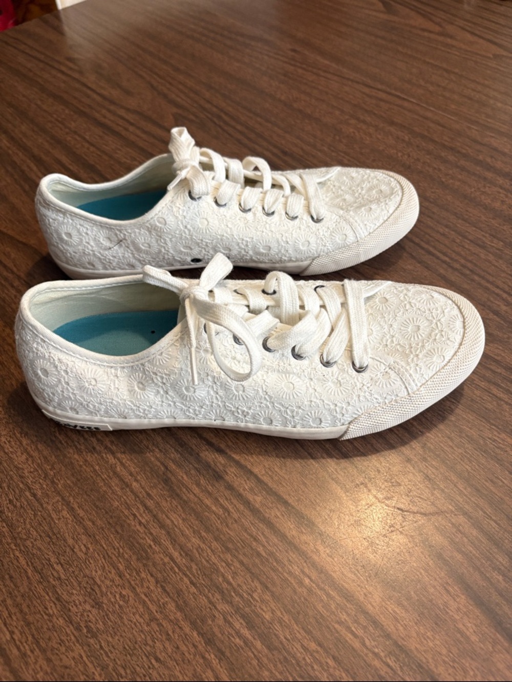 SeaVees Size 10 White Floral Lace Low-Top Women's Sneakers